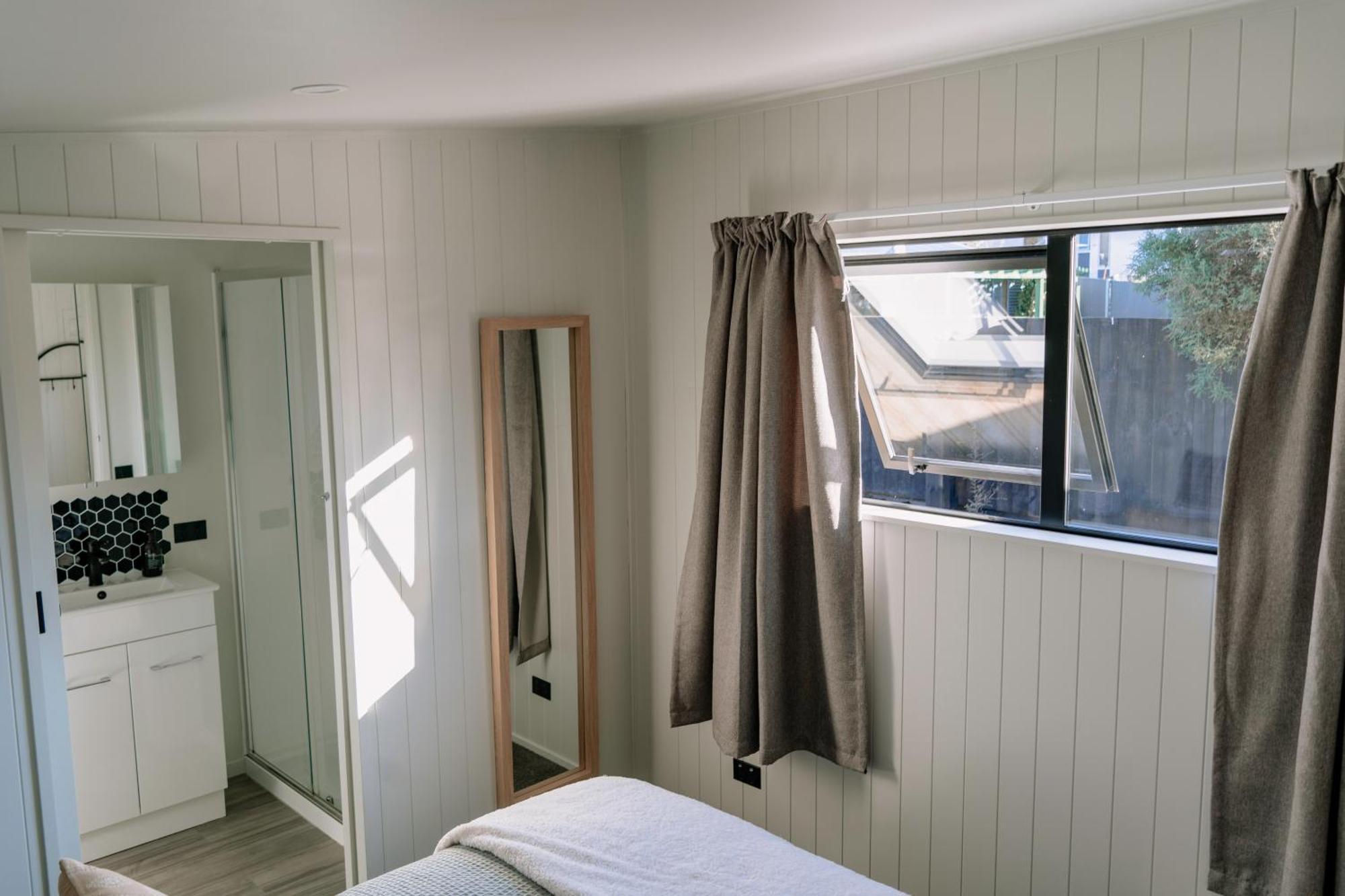 Mountain Cabin - Central, Cosy And Cute With Views Wanaka Exterior photo
